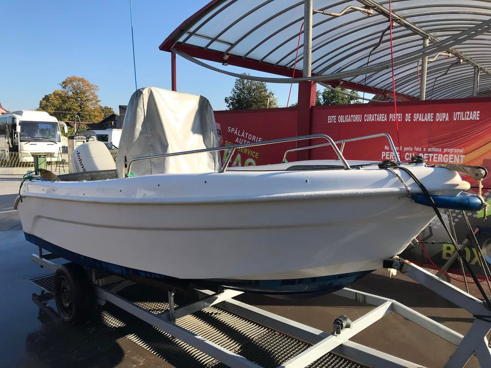 SPEEDY BOAT echipata cu motor JOHNSON 70 Hp
